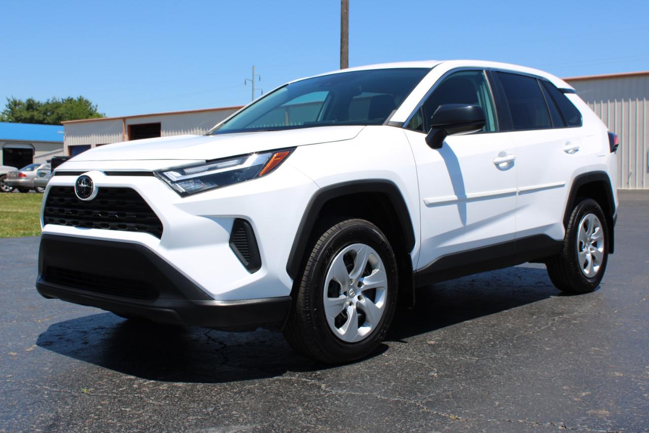 Toyota RAV4 LE 2023