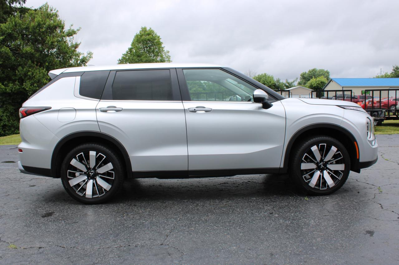 Mitsubishi Outlander SE 4WD 2025