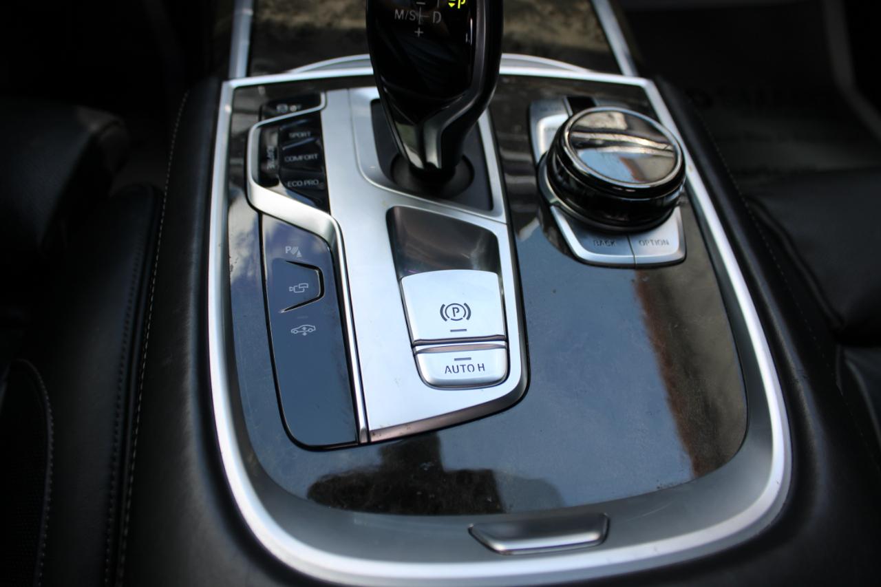 BMW 7-Series 750i 2017