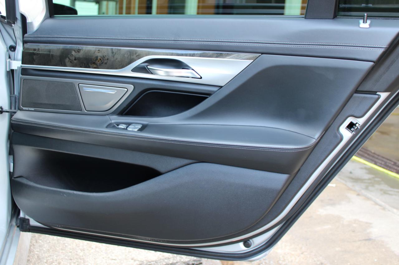 BMW 7-Series 750i 2017
