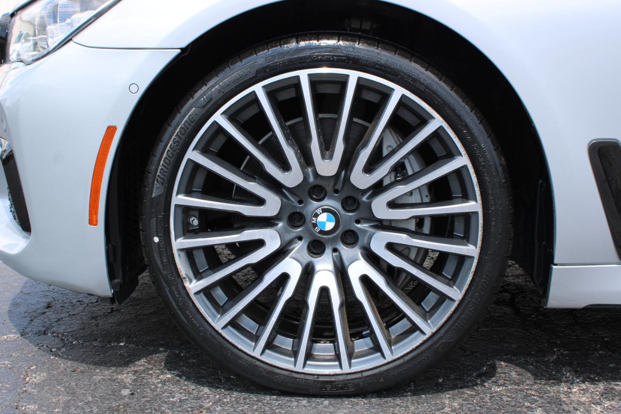 BMW 7-Series 750i 2017