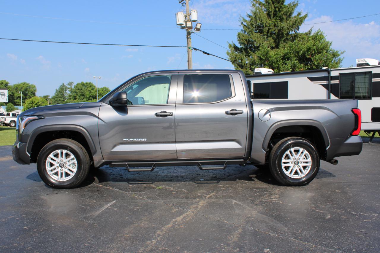 Toyota Tundra SR5 CrewMax 4WD 2025