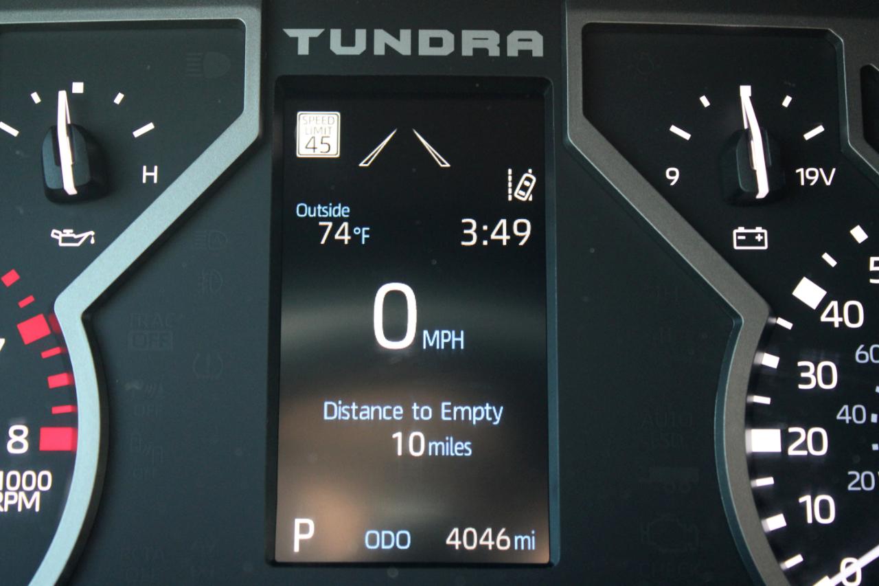 Toyota Tundra SR5 CrewMax 4WD 2025