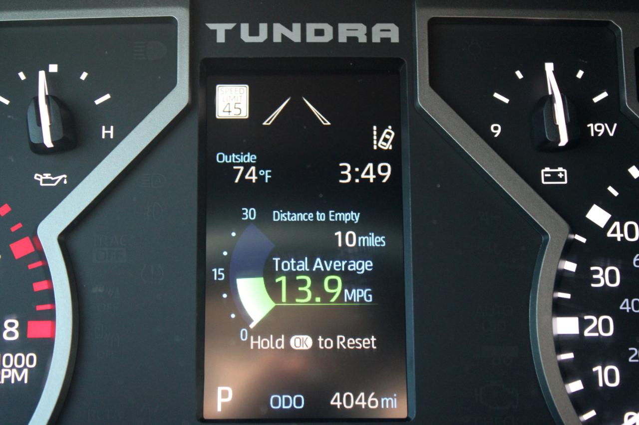 Toyota Tundra SR5 CrewMax 4WD 2025