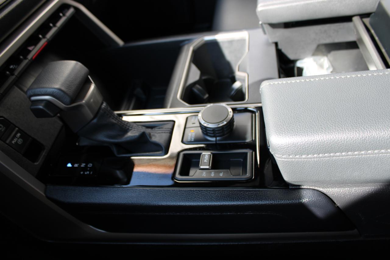 Toyota Tundra SR5 CrewMax 4WD 2025