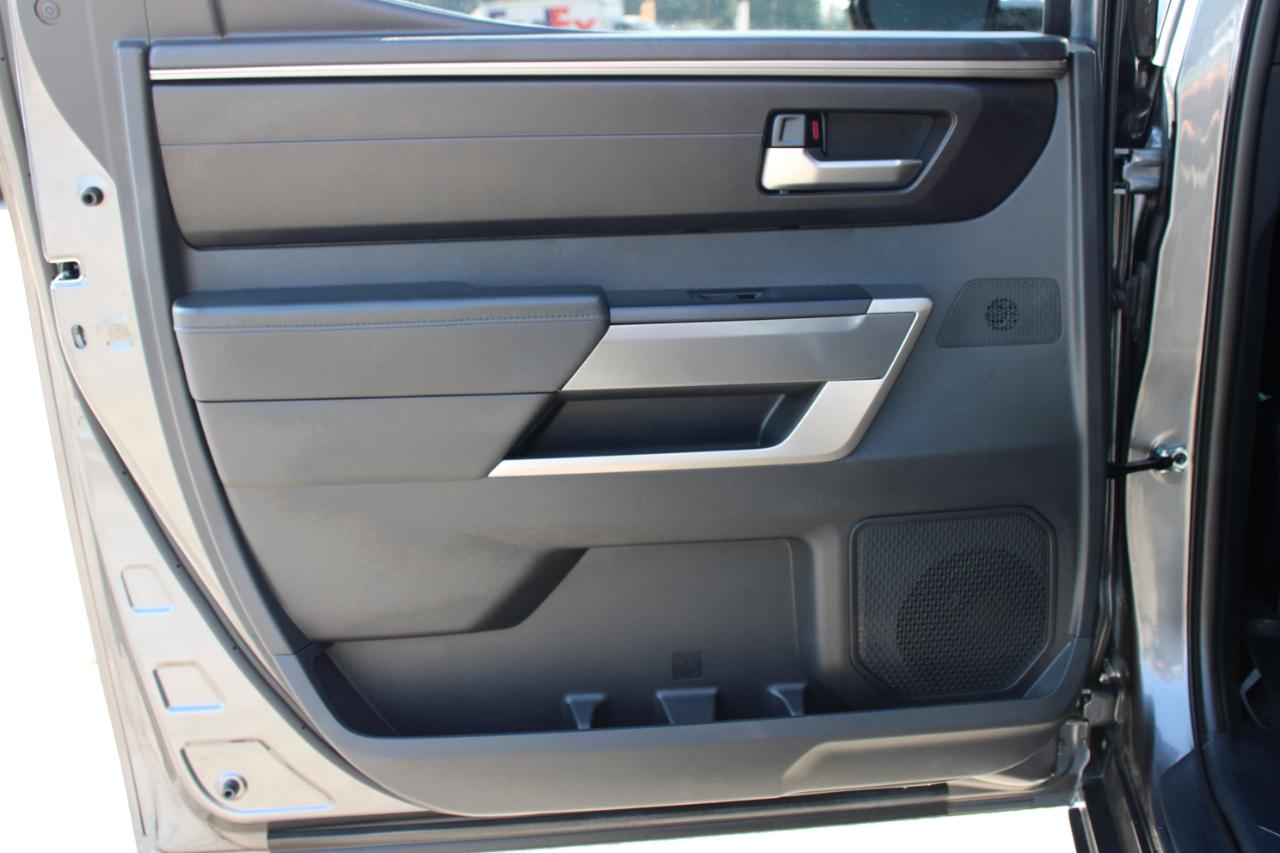 Toyota Tundra SR5 CrewMax 4WD 2025