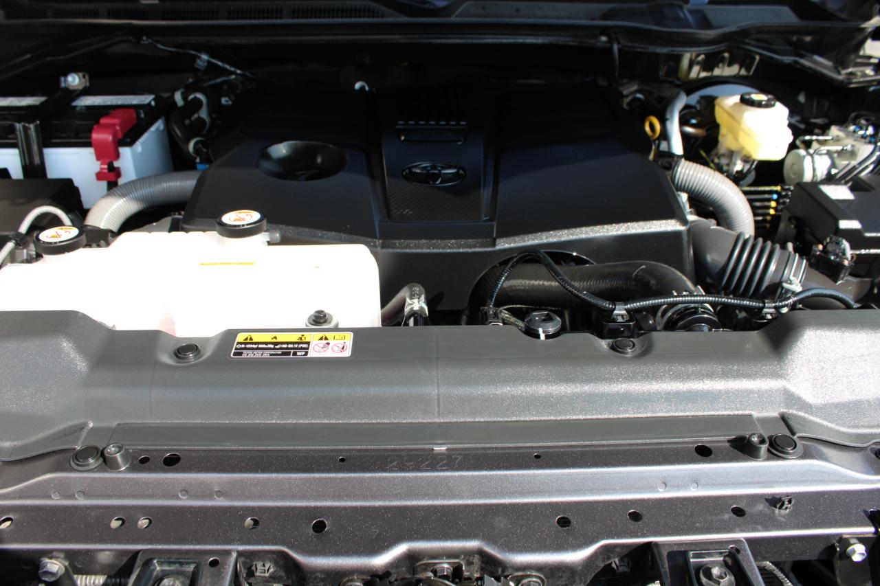 Toyota Tundra SR5 CrewMax 4WD 2025