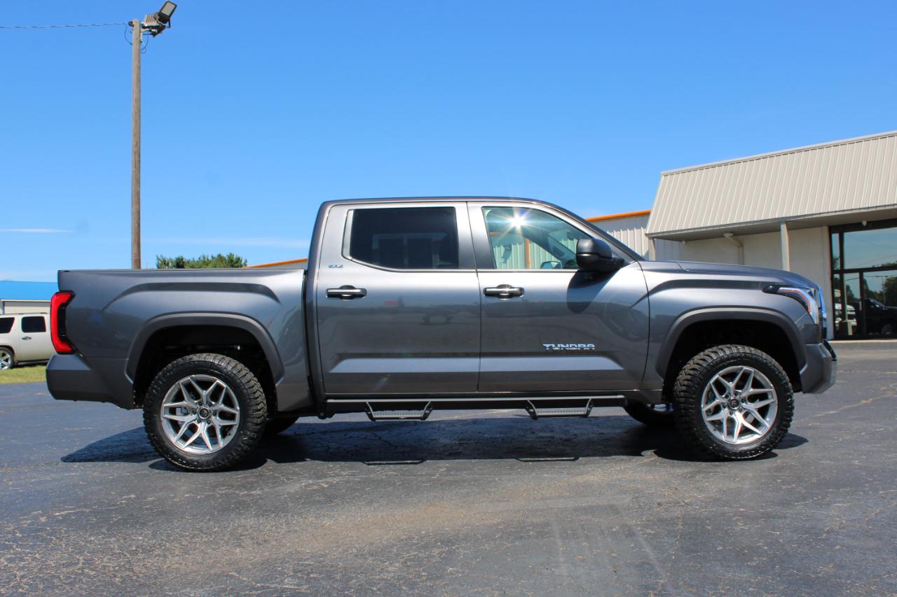 Toyota Tundra SR5 CrewMax 4WD 2025