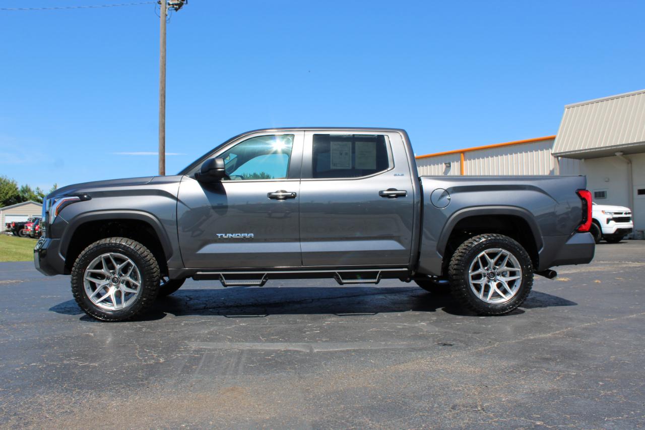 Toyota Tundra SR5 CrewMax 4WD 2025