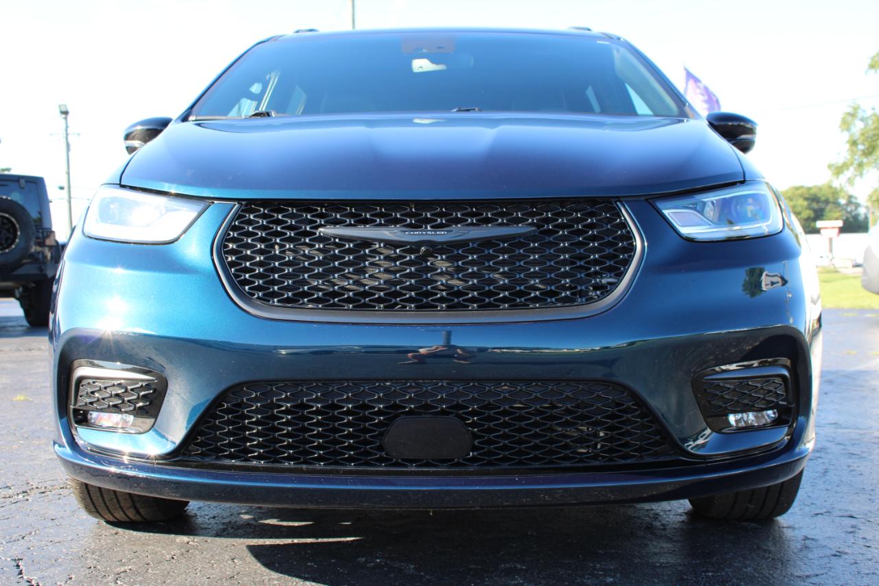 Chrysler Pacifica Limited AWD 2023