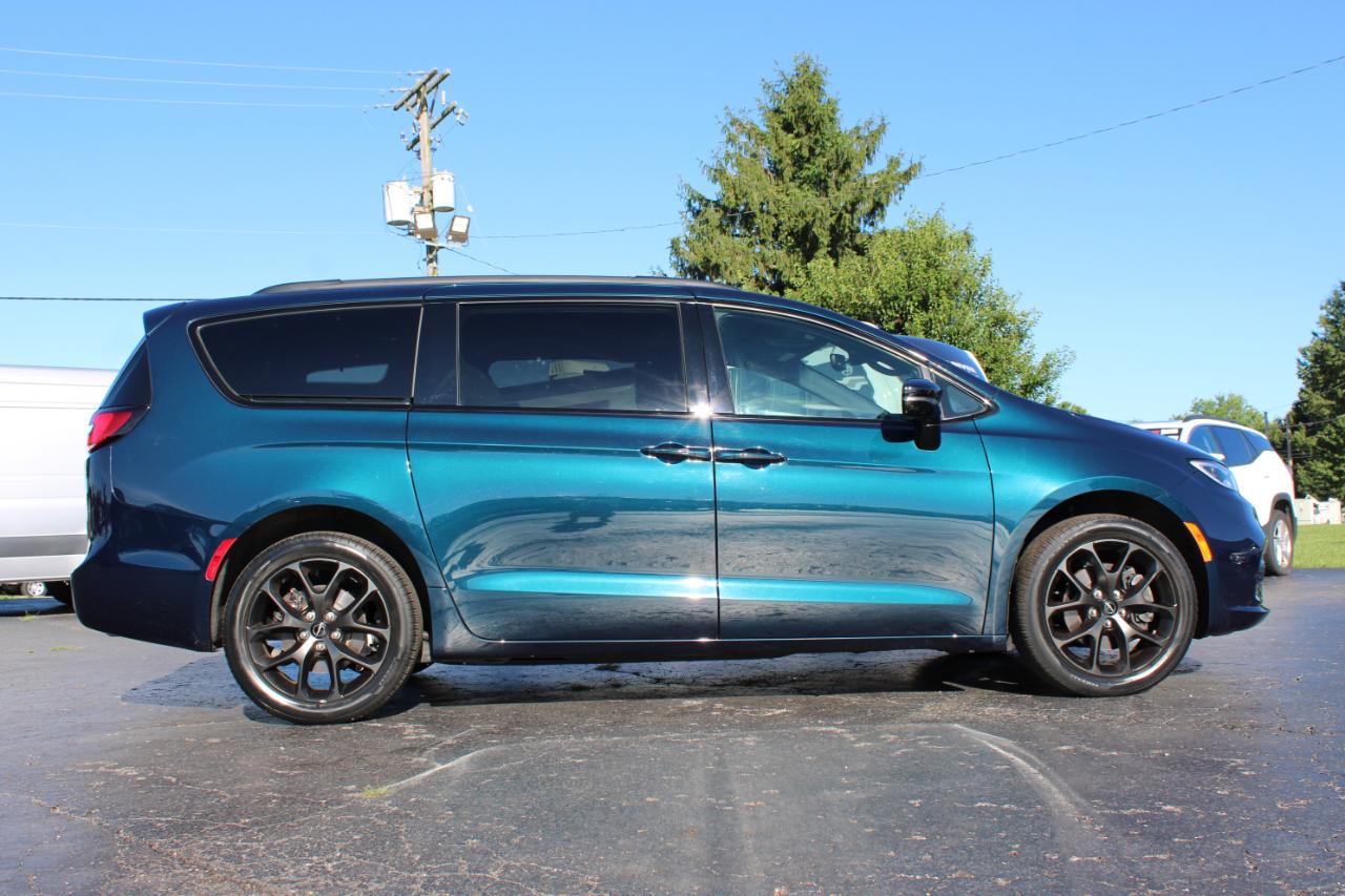 Chrysler Pacifica Limited AWD 2023