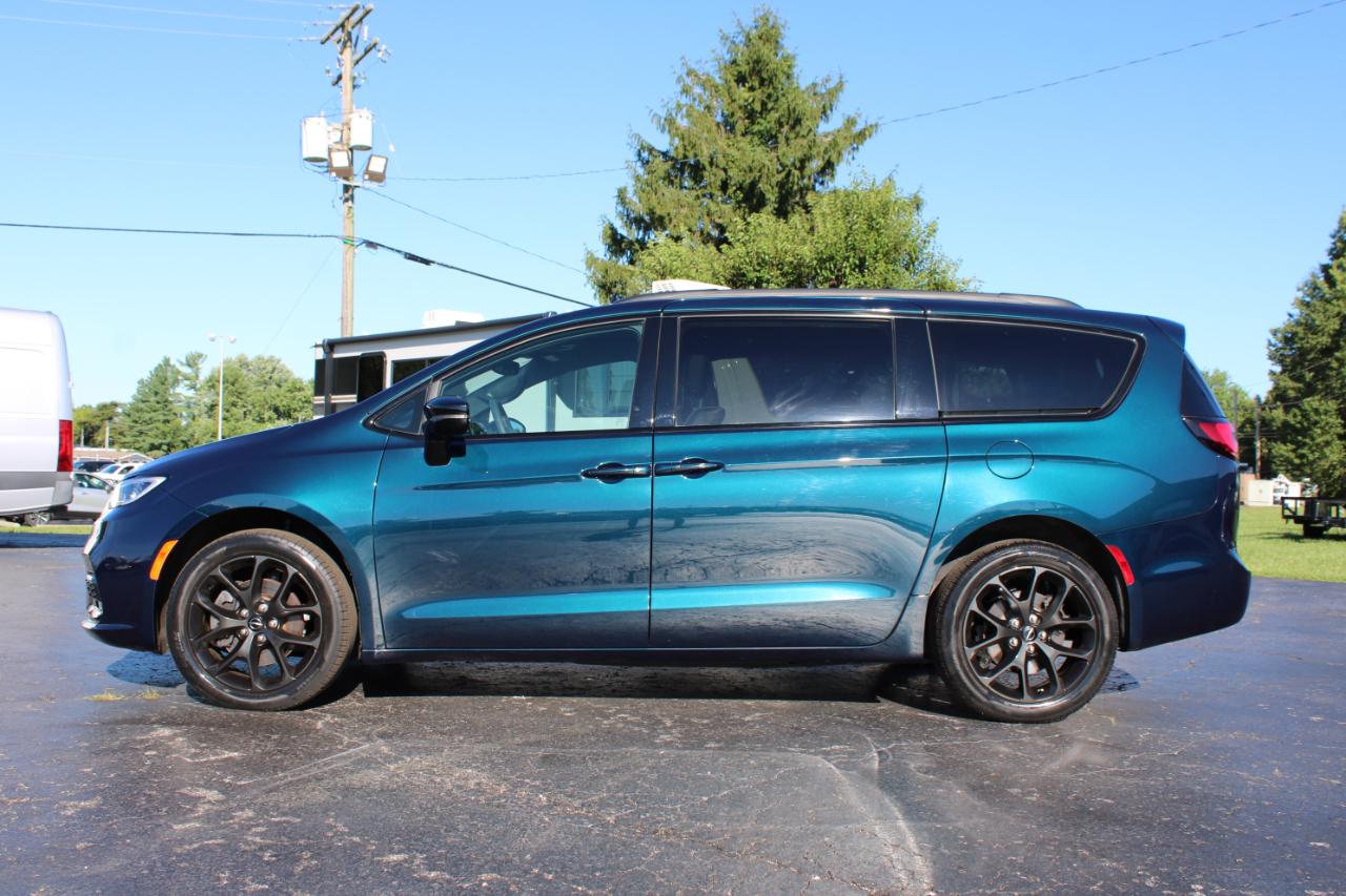 Chrysler Pacifica Limited AWD 2023