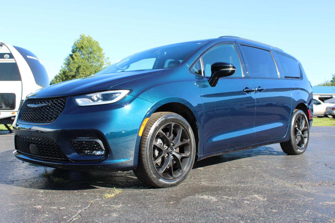 Chrysler Pacifica Limited AWD 2023