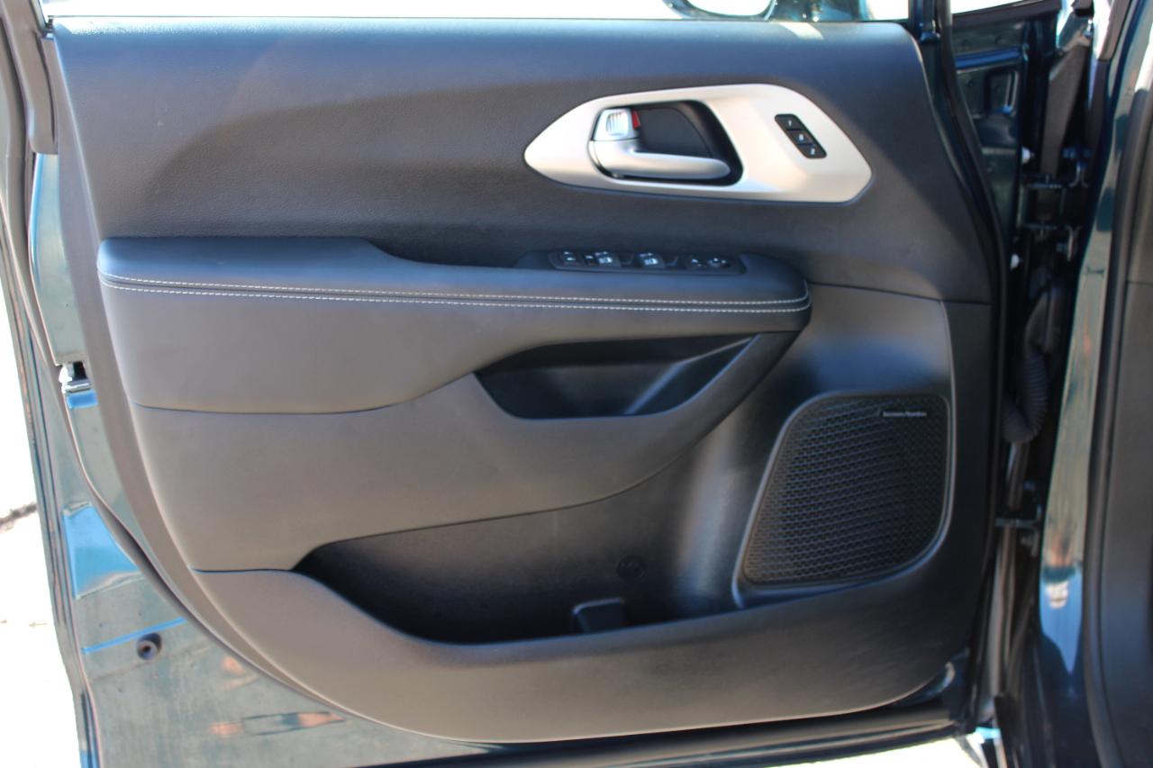 Chrysler Pacifica Limited AWD 2023