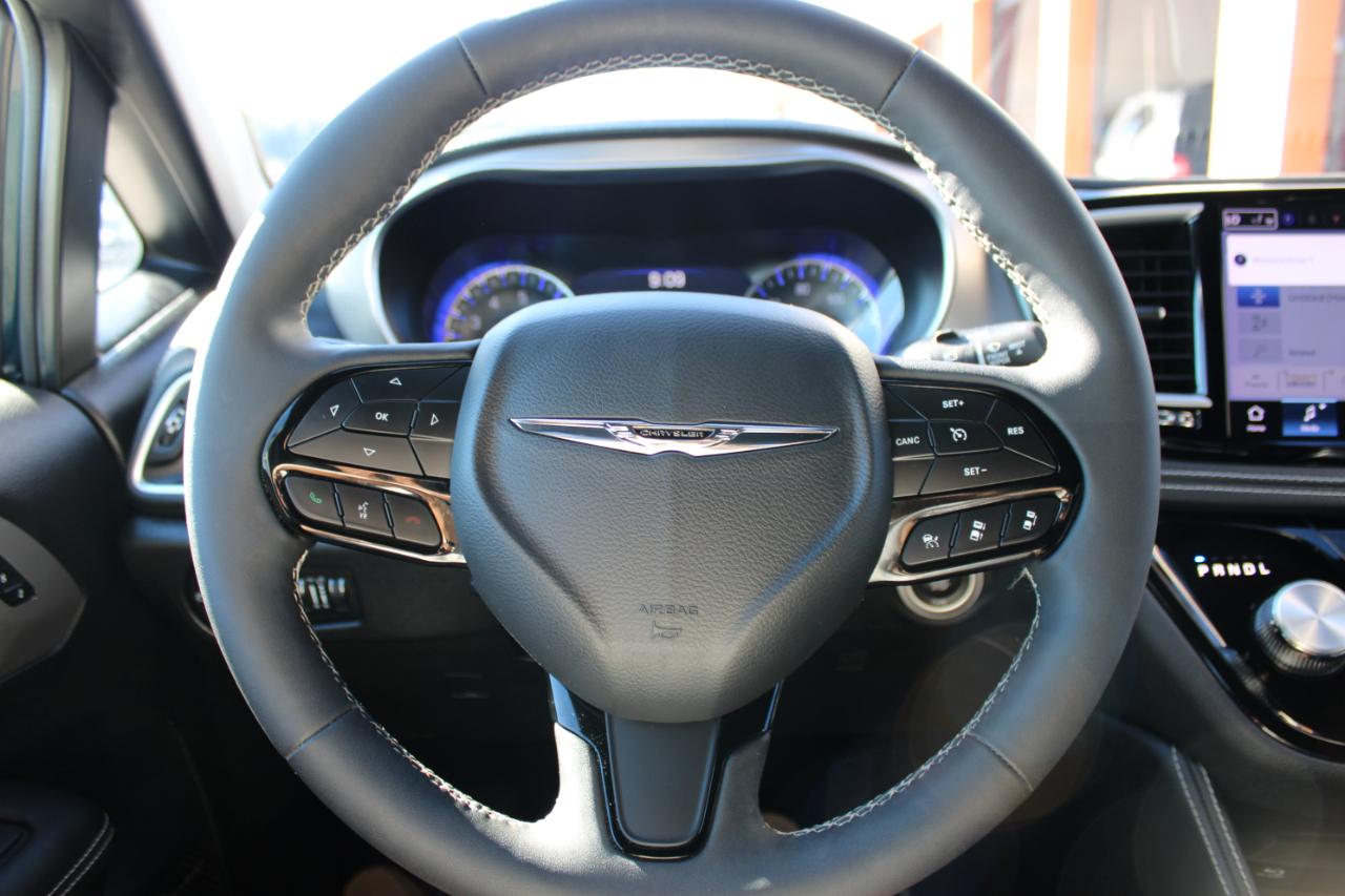 Chrysler Pacifica Limited AWD 2023