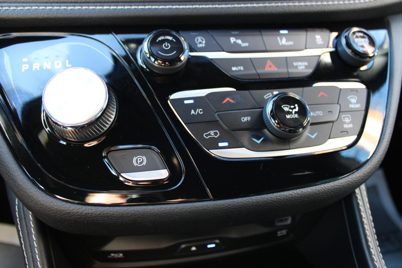 Chrysler Pacifica Limited AWD 2023