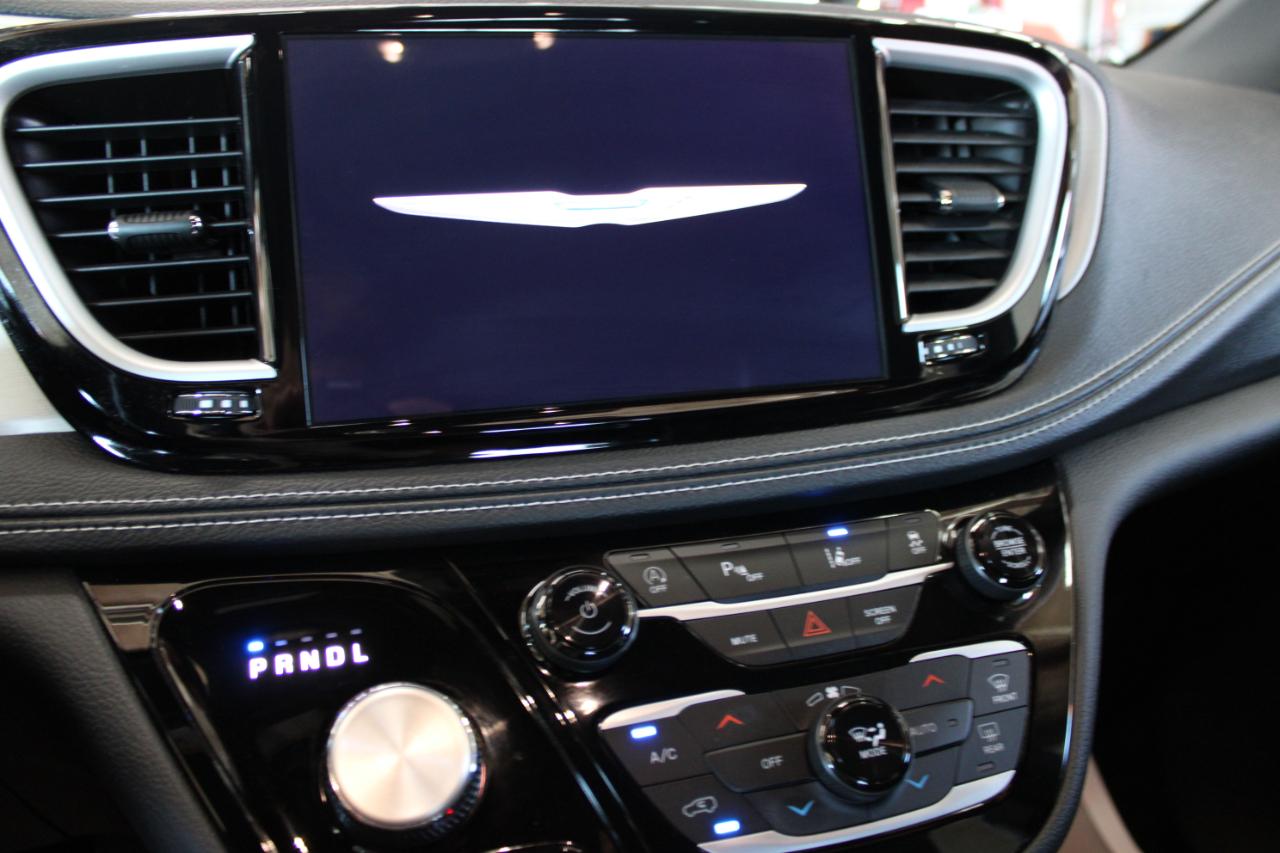 Chrysler Pacifica Limited AWD 2023