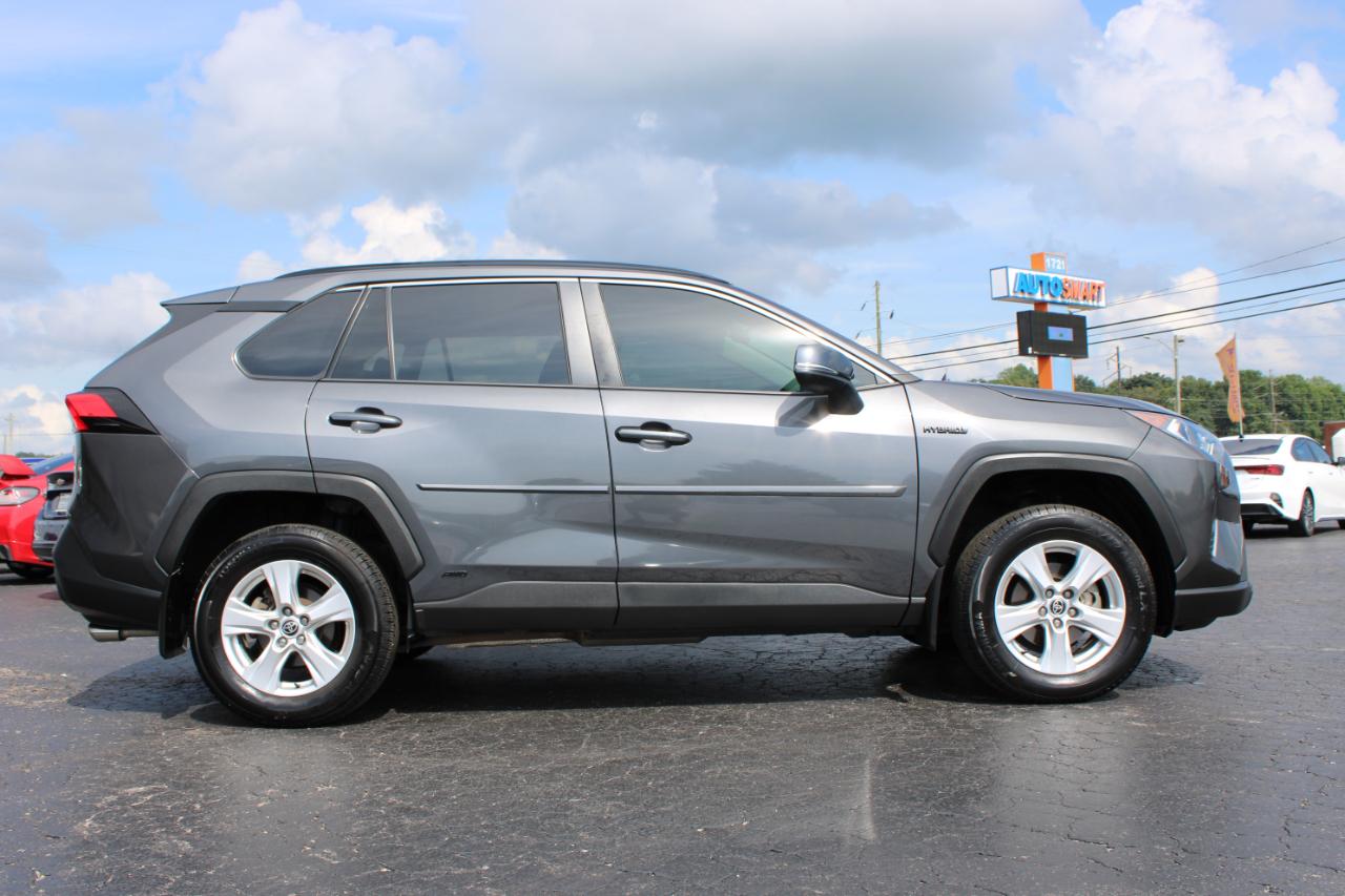 Toyota RAV4 Hybrid XLE 2021