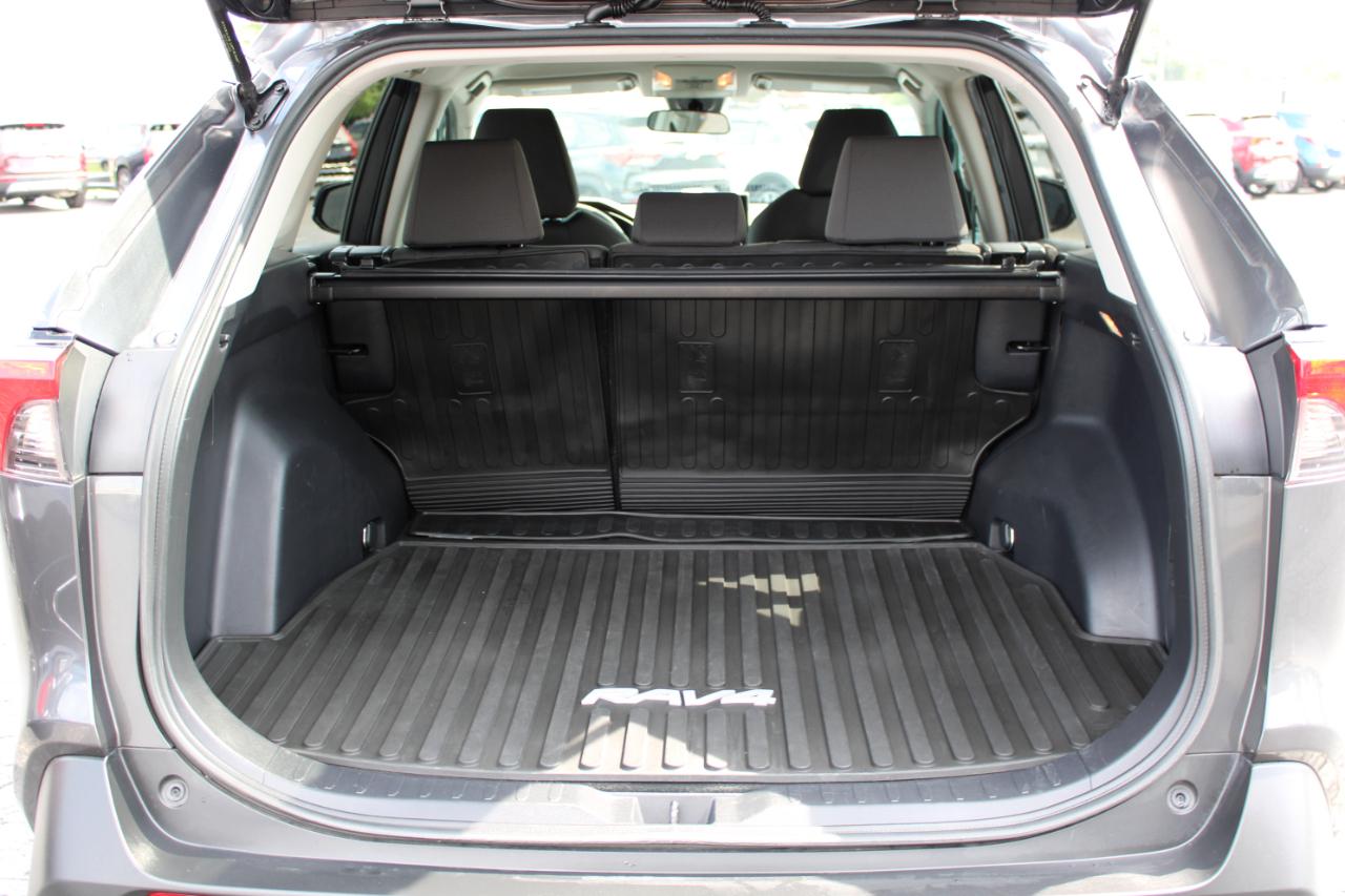 Toyota RAV4 Hybrid XLE 2021