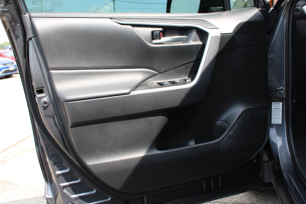 Toyota RAV4 Hybrid XLE 2021