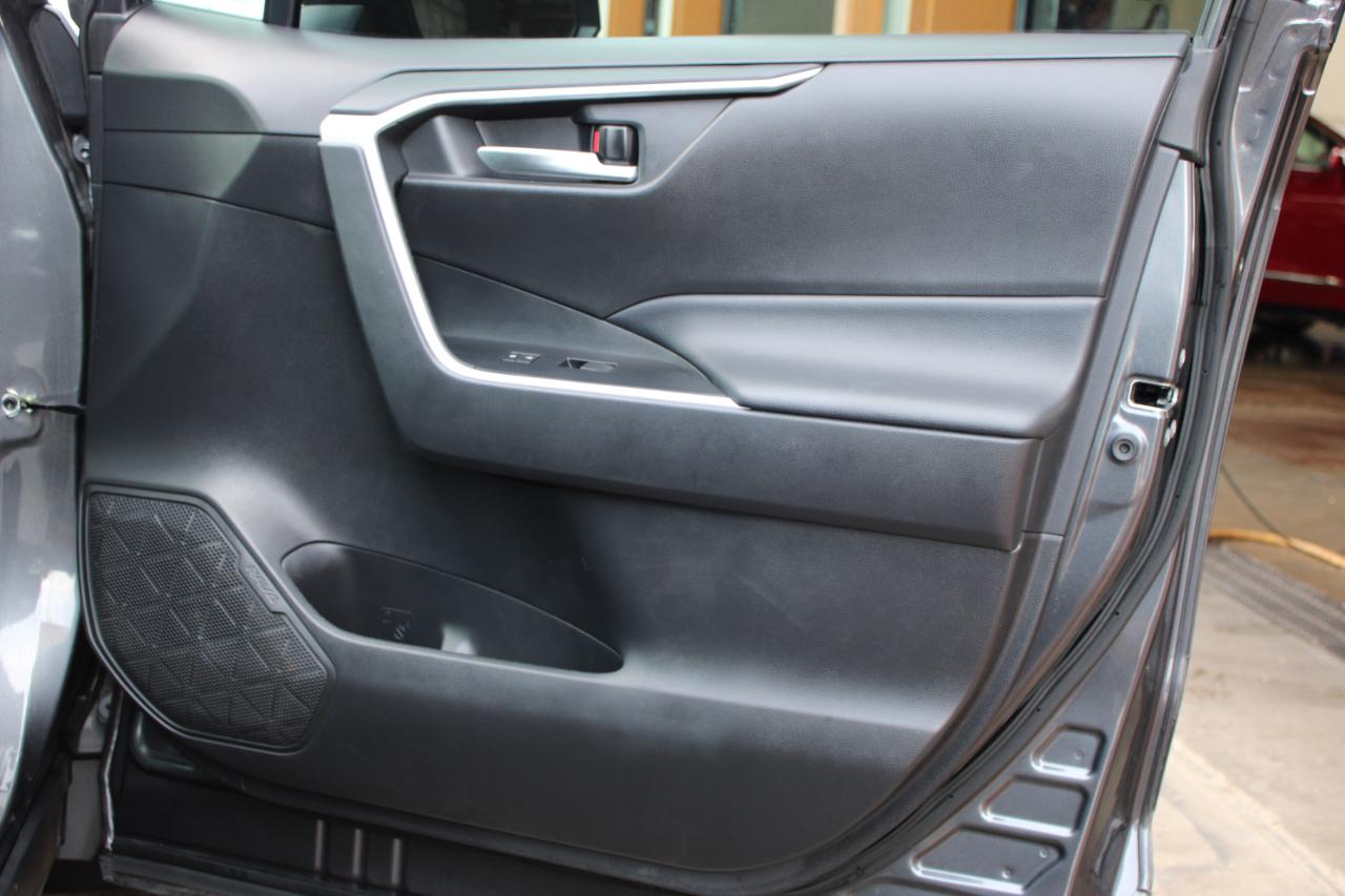 Toyota RAV4 Hybrid XLE 2021
