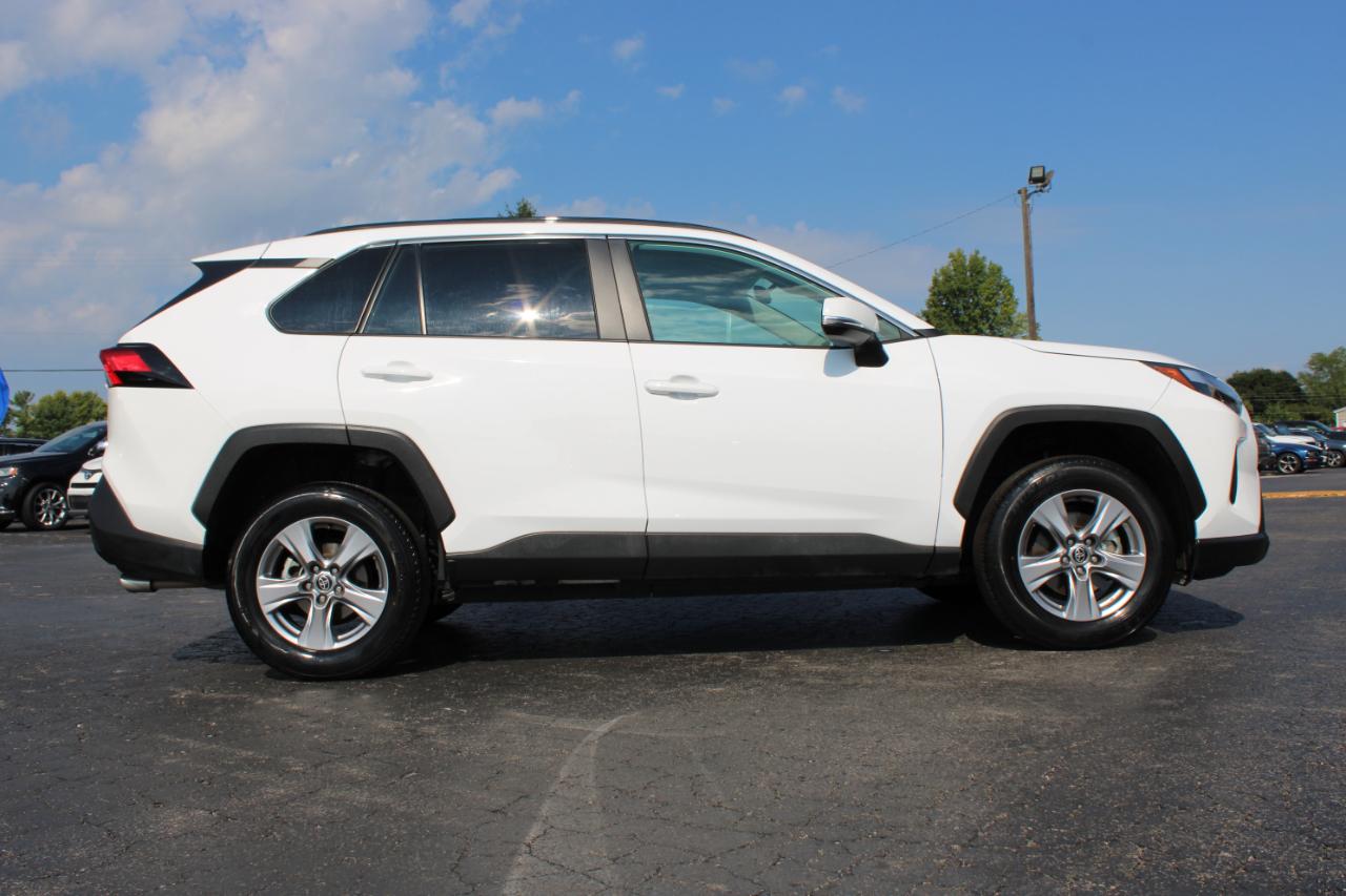 Toyota RAV4 XLE 2025