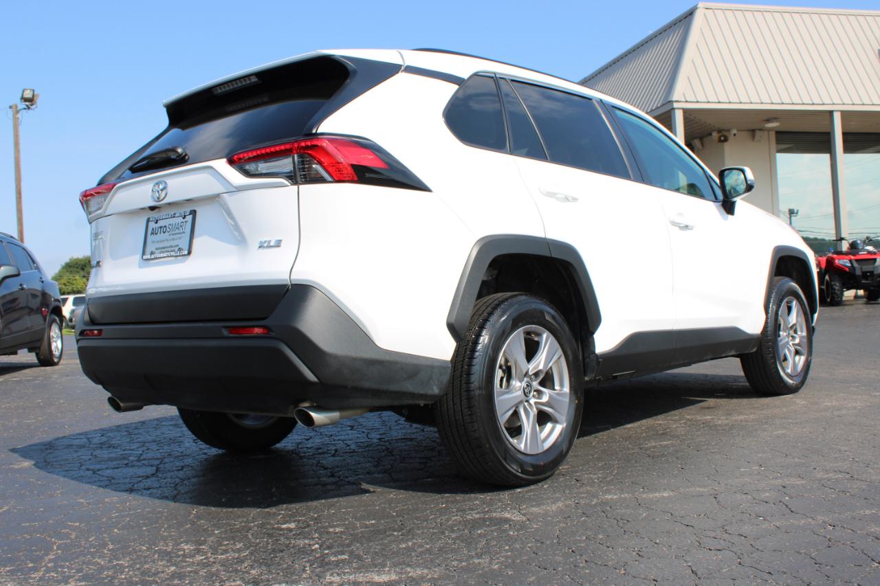 Toyota RAV4 XLE 2025