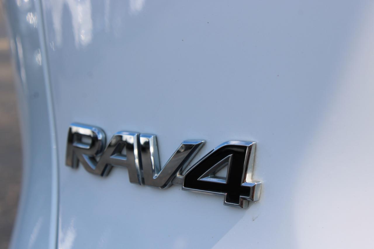 Toyota RAV4 XLE 2025