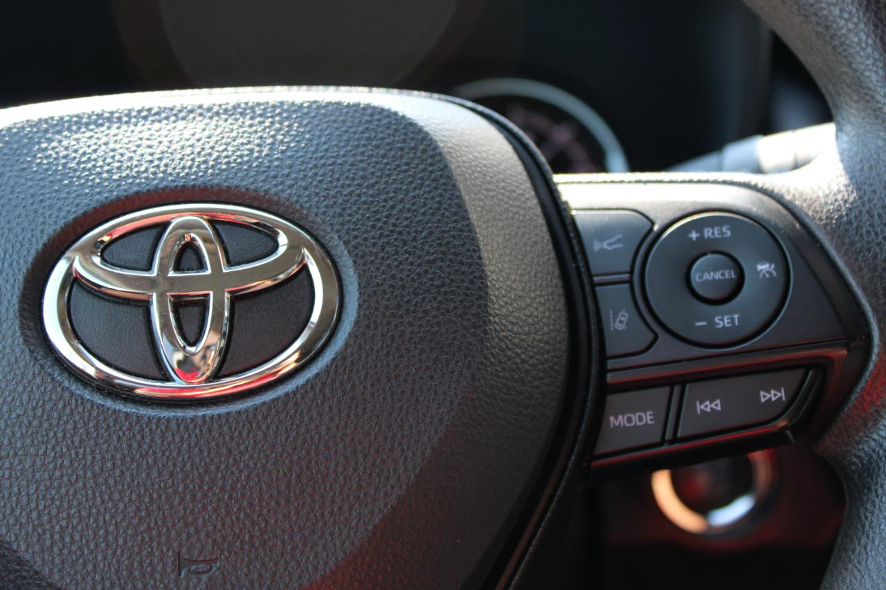 Toyota RAV4 XLE 2025