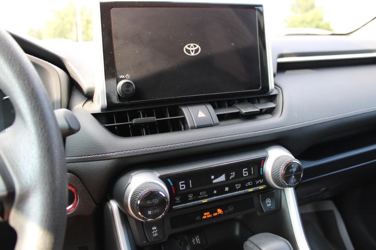 Toyota RAV4 XLE 2025