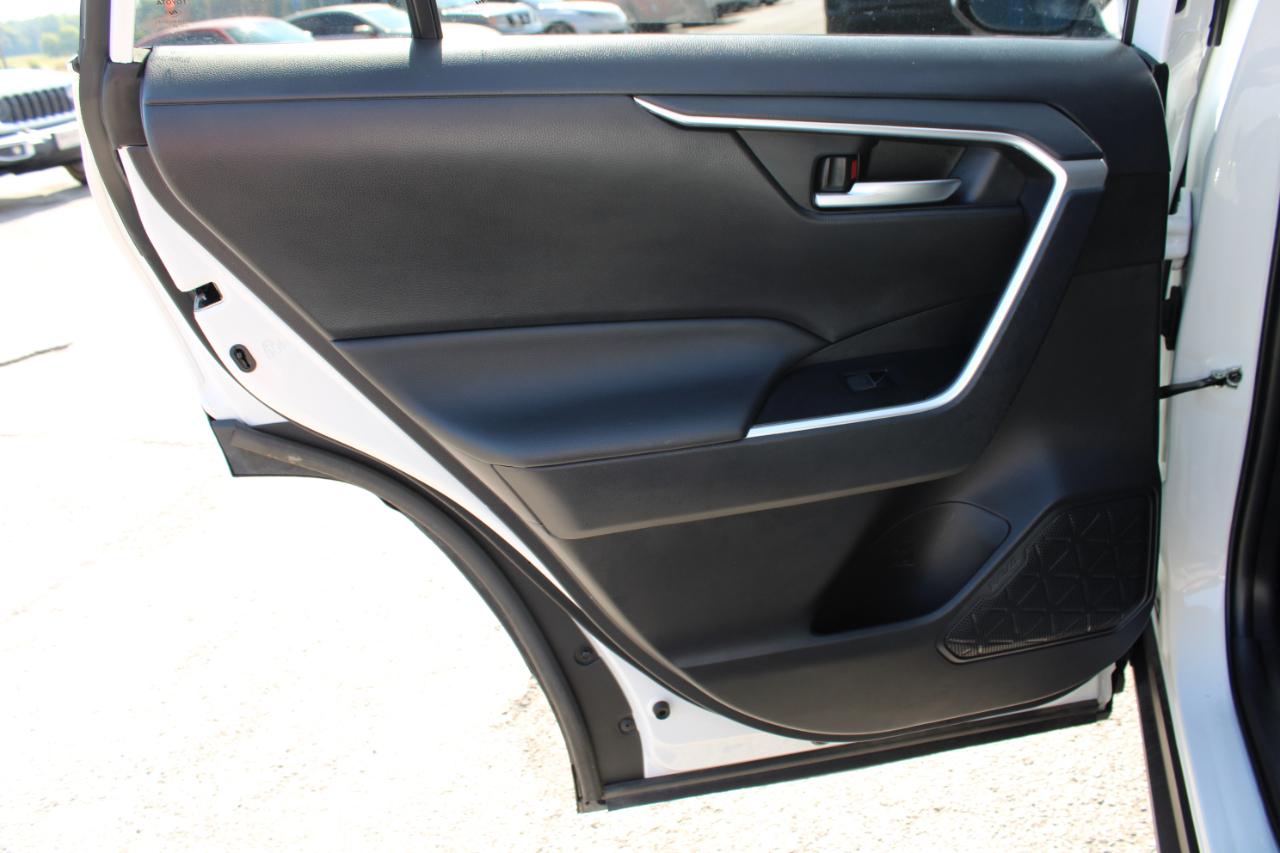 Toyota RAV4 XLE 2025