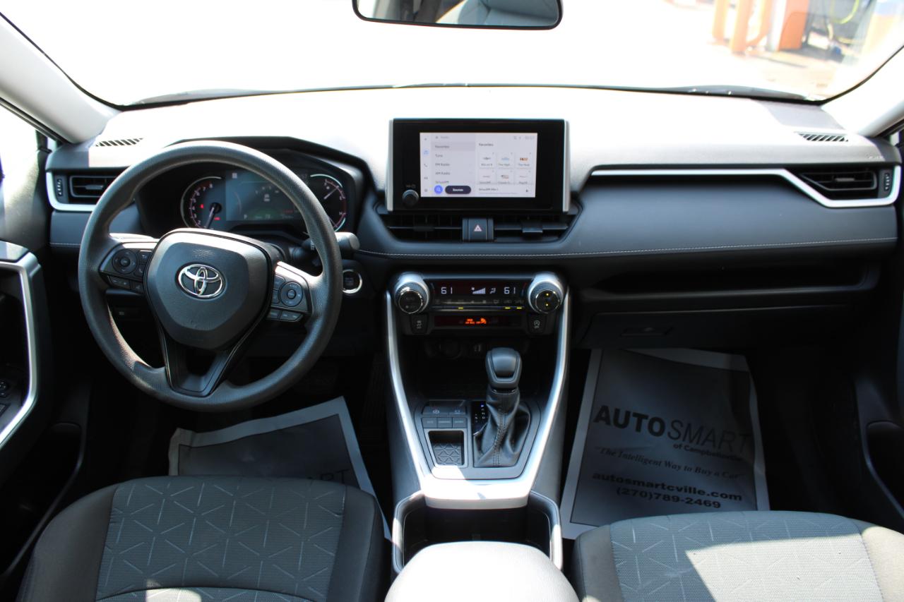 Toyota RAV4 XLE 2025