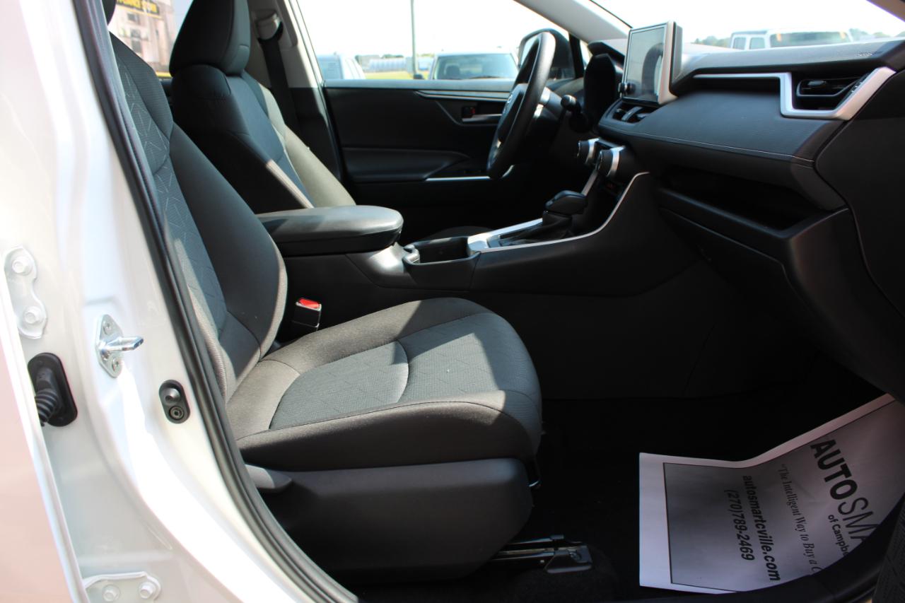 Toyota RAV4 XLE 2025