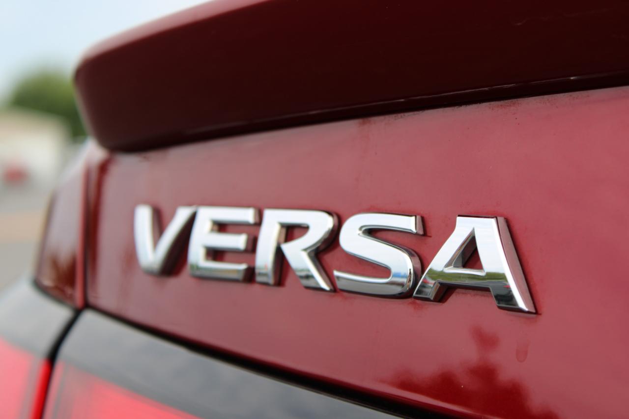 Nissan Versa SR 2021