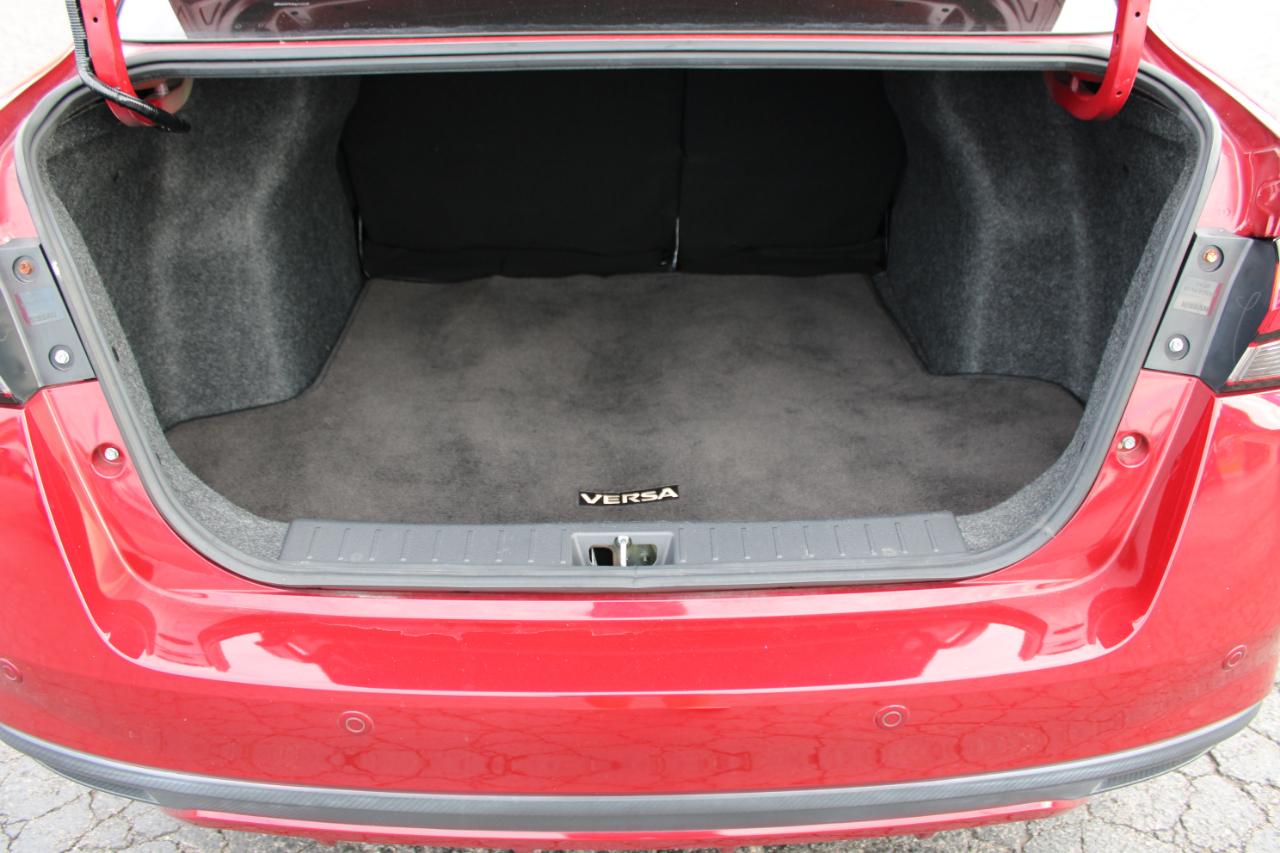 Nissan Versa SR 2021