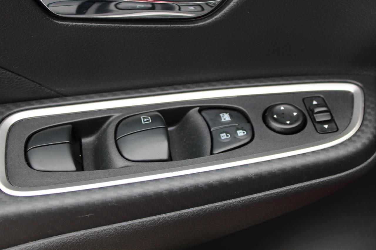 Nissan Versa SR 2021