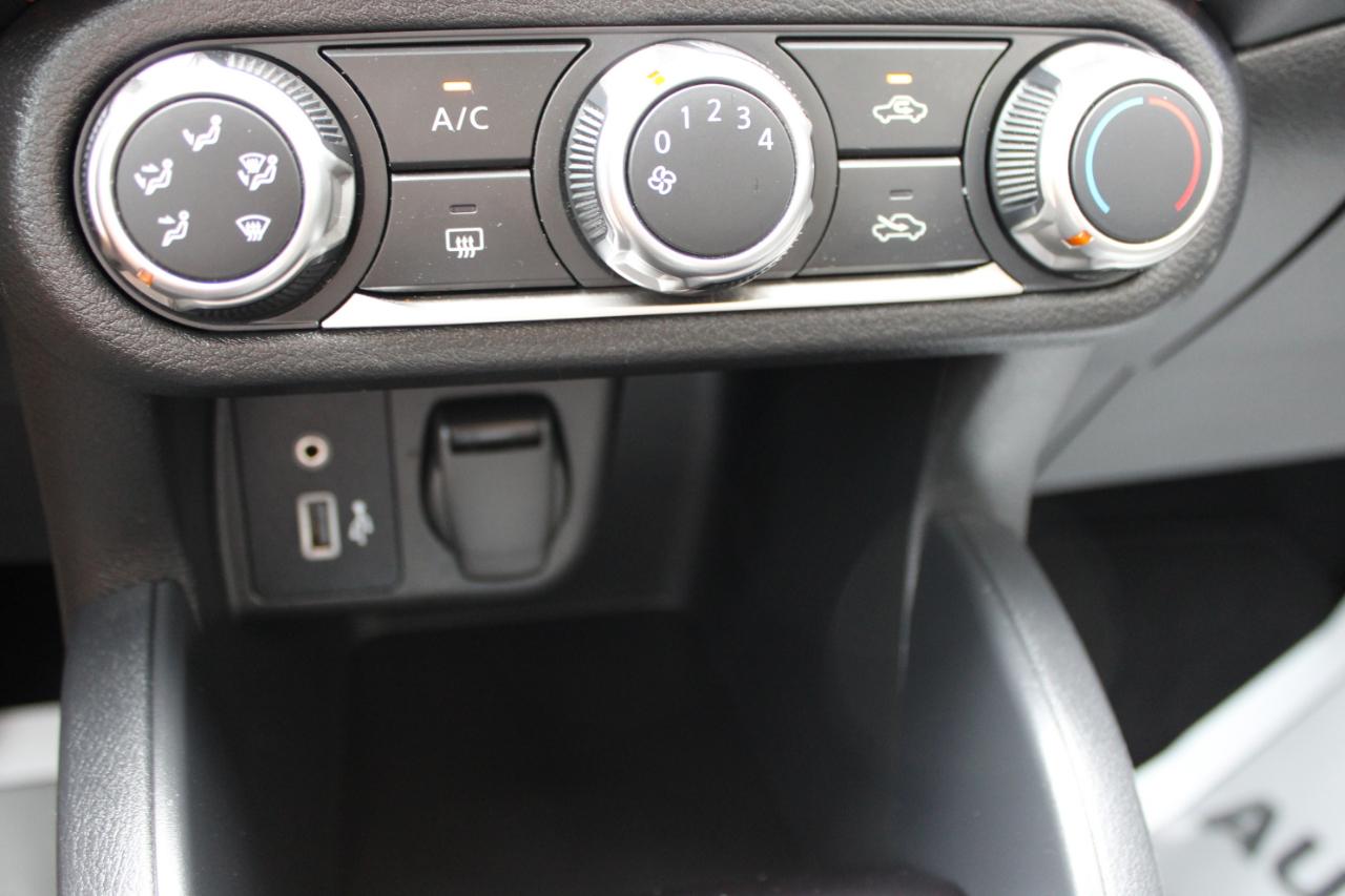 Nissan Versa SR 2021