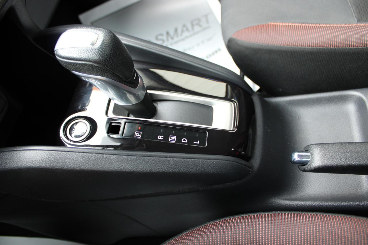 Nissan Versa SR 2021