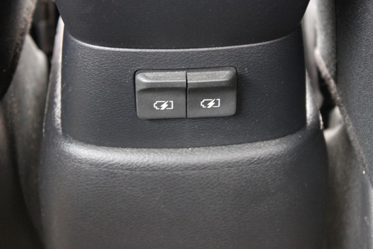 Nissan Versa SR 2021