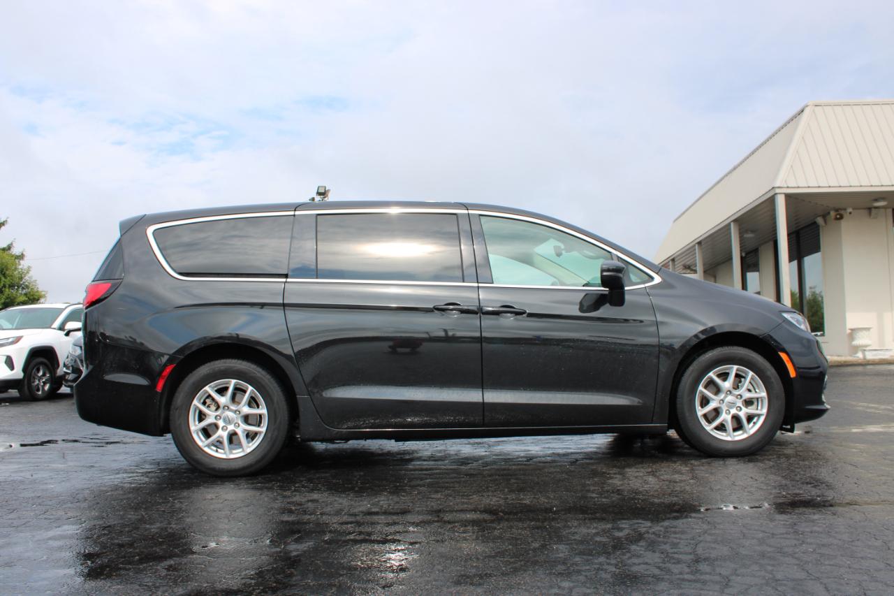 Chrysler Pacifica Touring L 2023