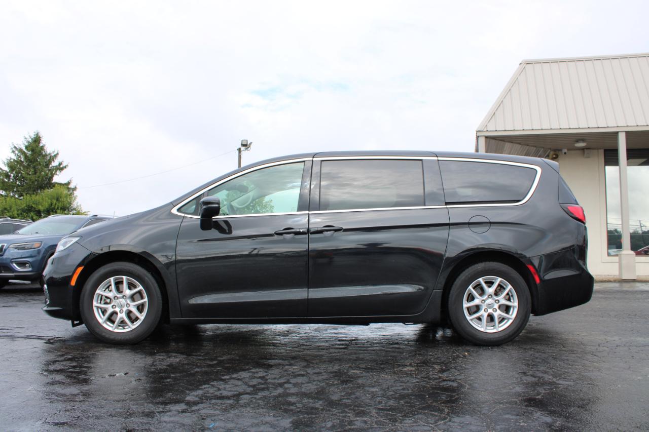 Chrysler Pacifica Touring L 2023