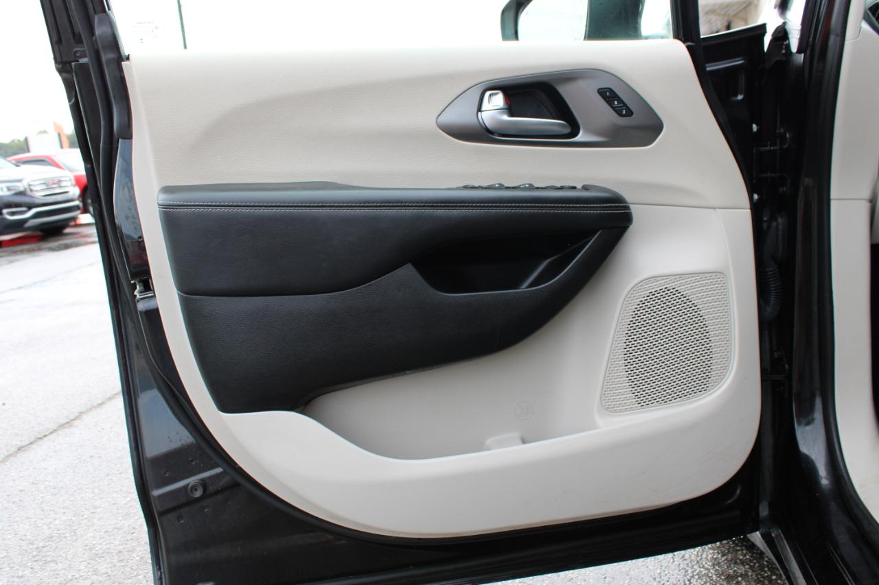 Chrysler Pacifica Touring L 2023