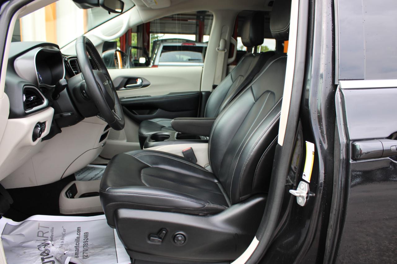 Chrysler Pacifica Touring L 2023