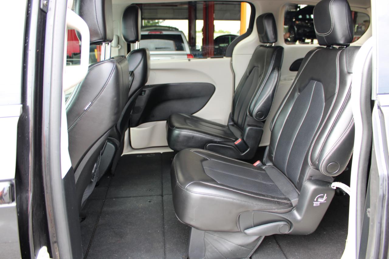 Chrysler Pacifica Touring L 2023