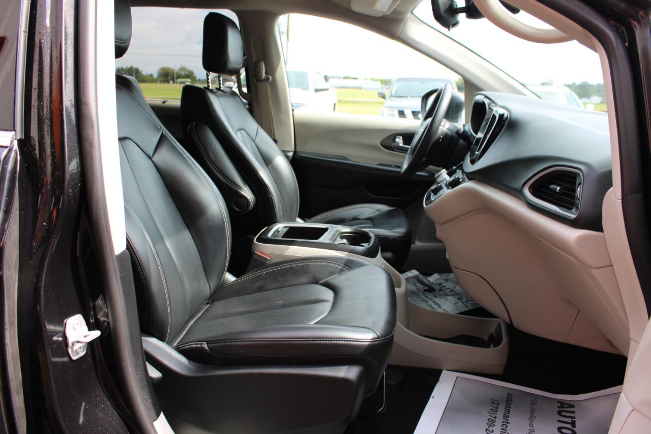 Chrysler Pacifica Touring L 2023