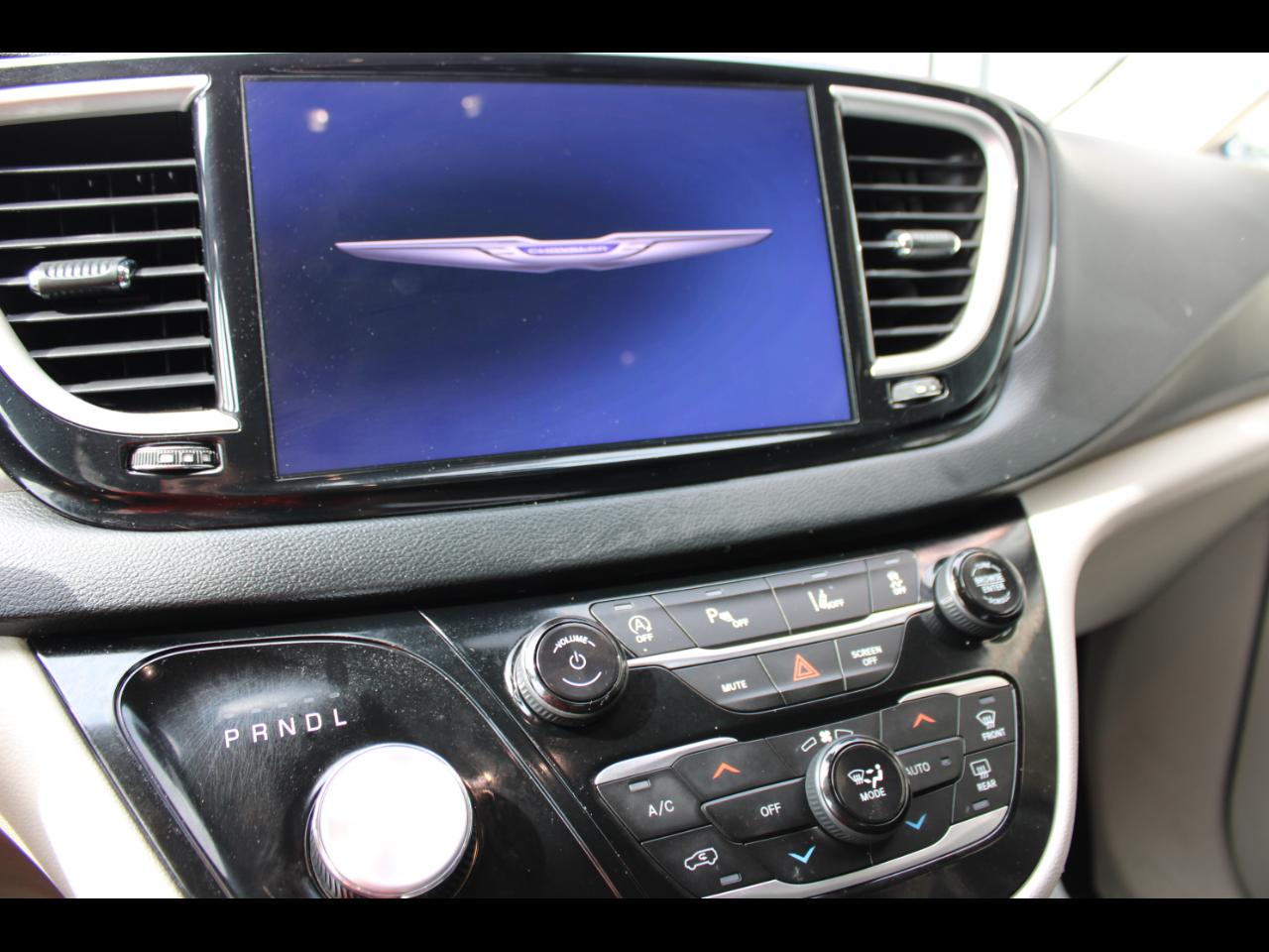 Chrysler Pacifica Touring L 2023