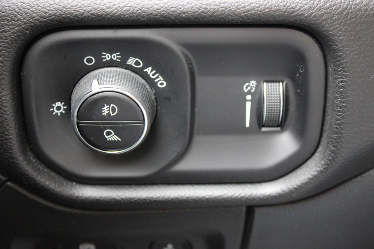 RAM 1500 Big Horn Crew Cab SWB 4WD 2023