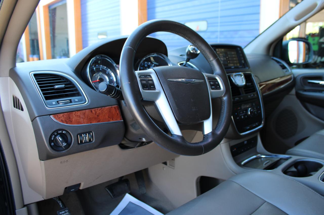 Chrysler Town & Country Touring-L 2015