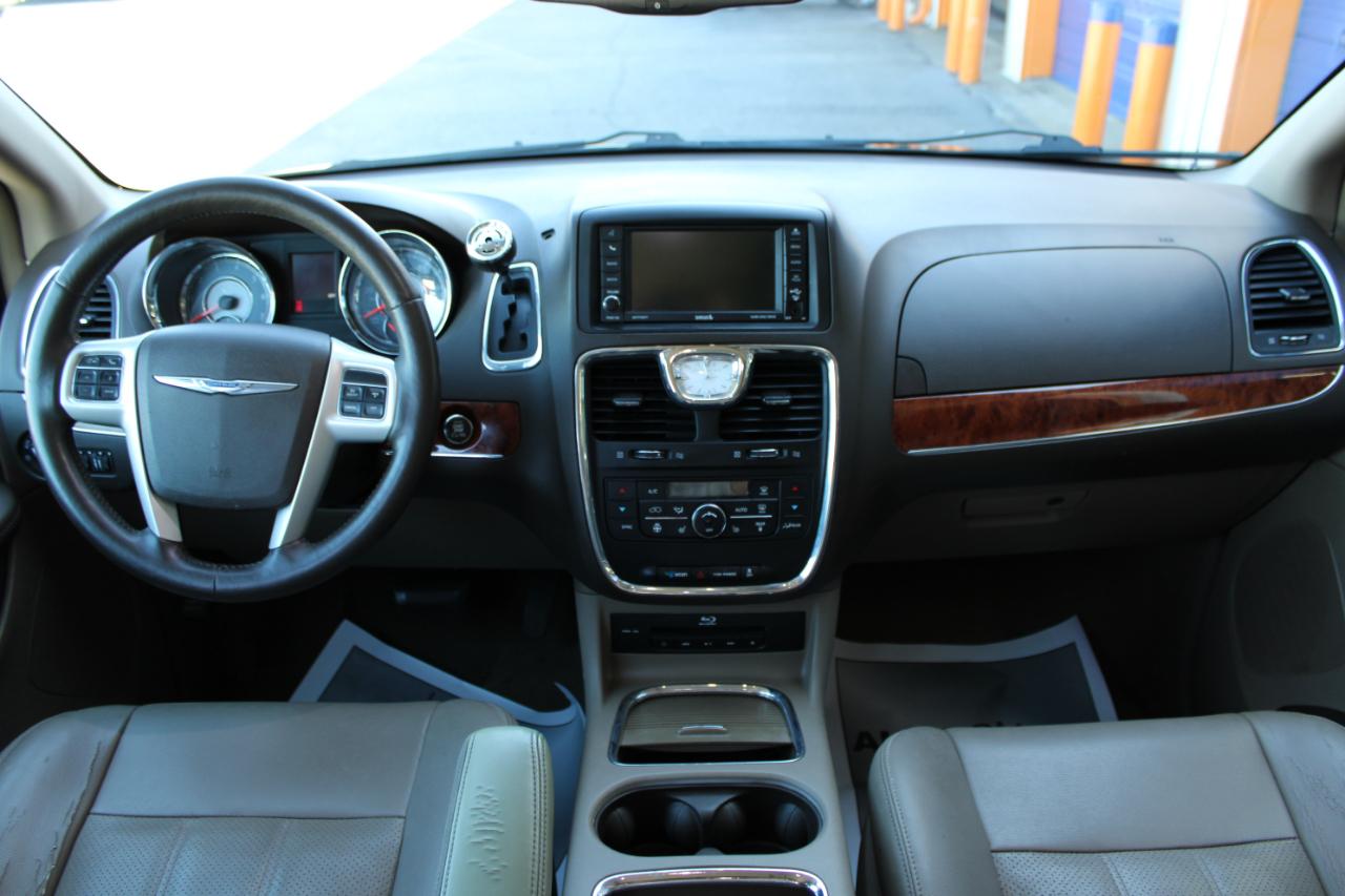 Chrysler Town & Country Touring-L 2015