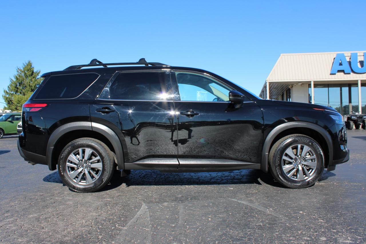 Nissan Pathfinder SV 2025